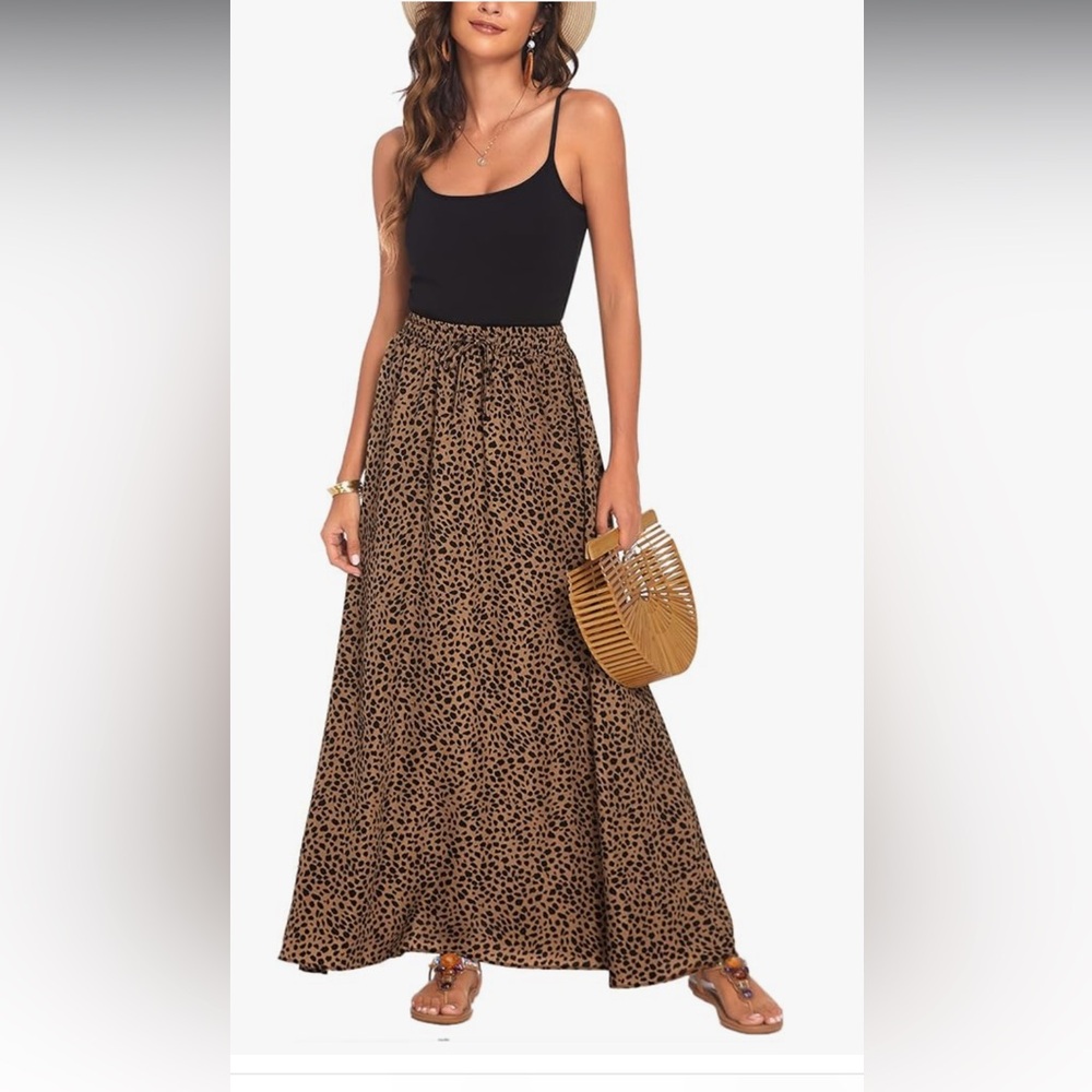 Flowy High Waisted Maxi Skirt. Size Small.